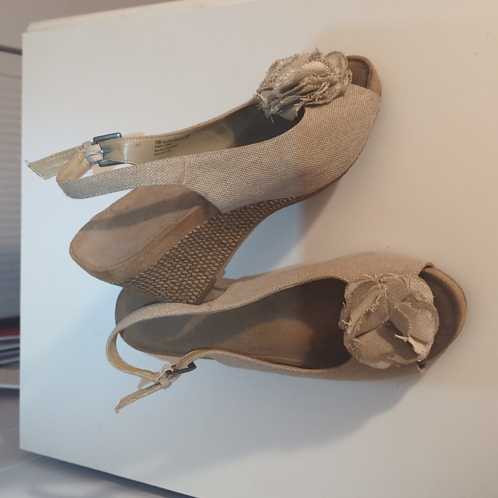 Aerosoles slingback wedges